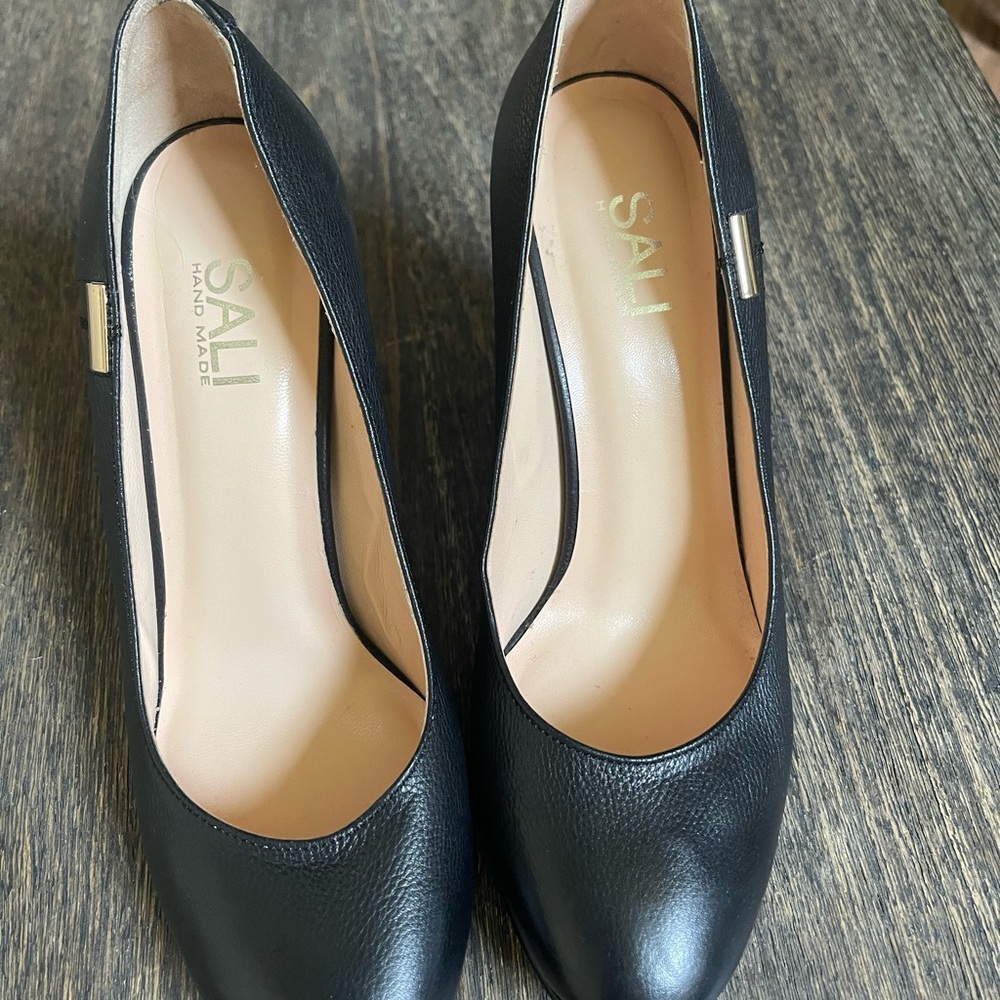 Black Leather Women's Pumps
